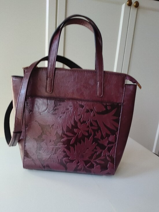 Mellow World Handbags - Convertible 3-way handbag/crossbody/backpack Vegan Leather Burgundy Embossed NEW